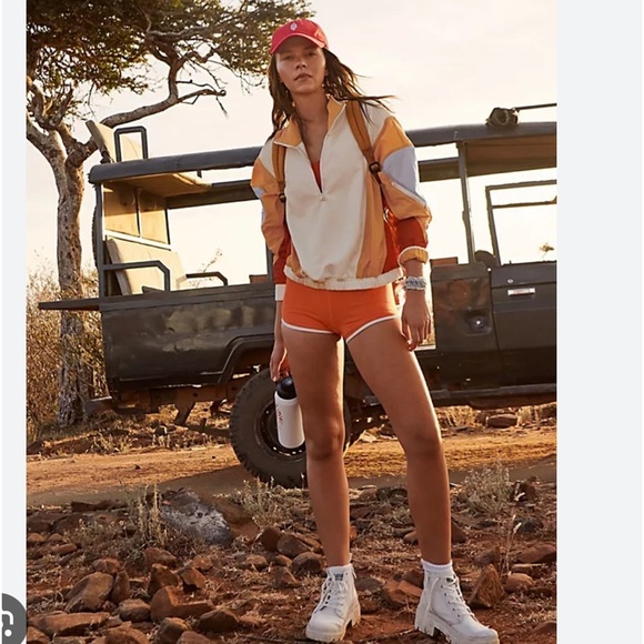 NWOT✨FP MOVEMENT✨- Dip It High Shorts M/L - Picture 12 of 13